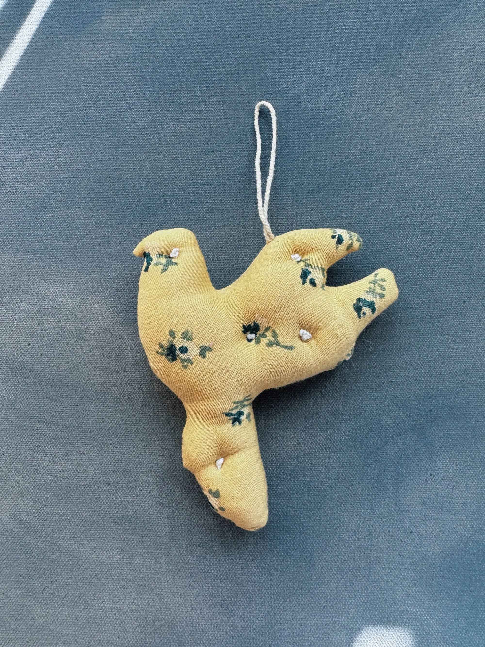 Peace Dove Ornament, Ditsy Rose Straw