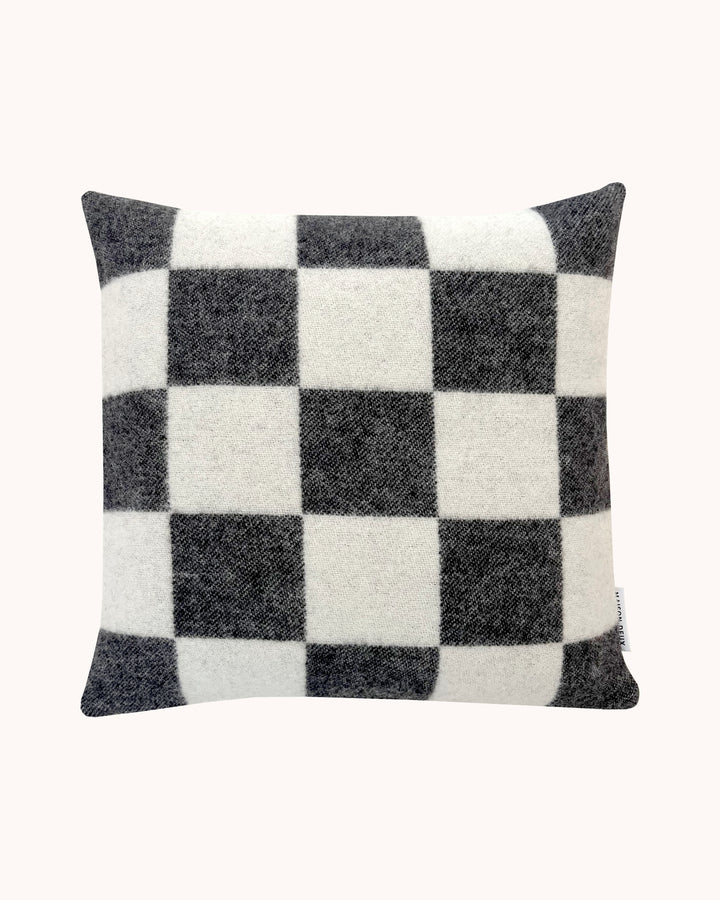 Cushion CHECKERBOARD Black / White 1.65 x 1.65 ft - Arte House