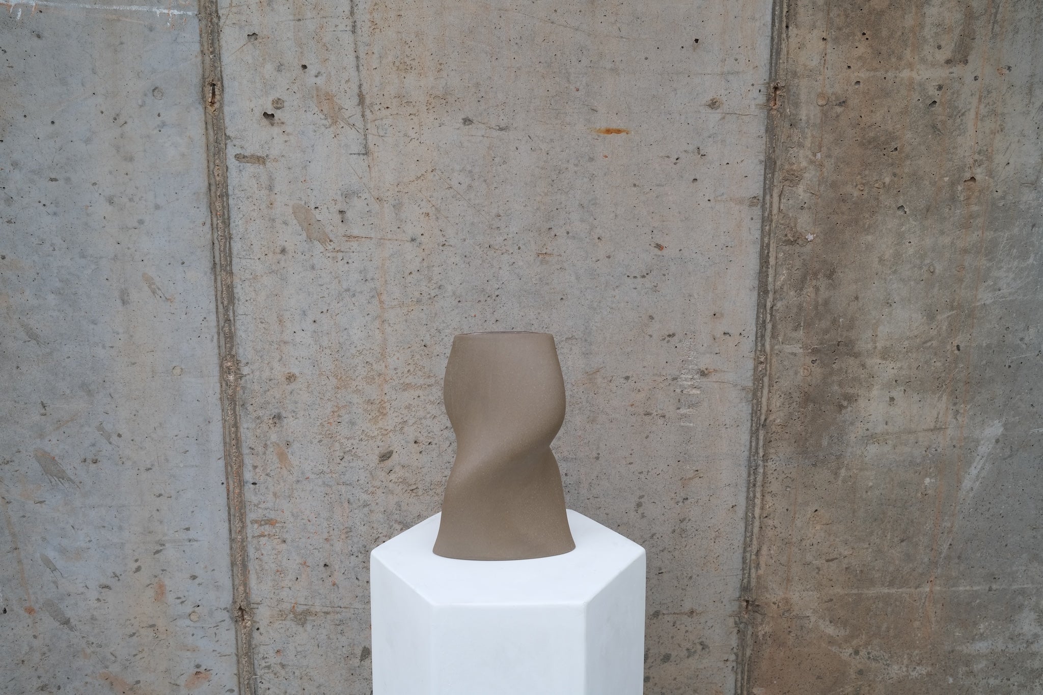 Twisted Torso Vase - Arte House