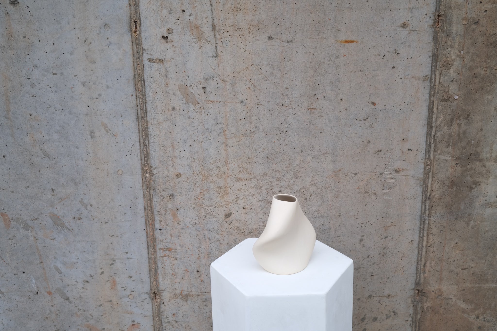 Torso Vase - Arte House