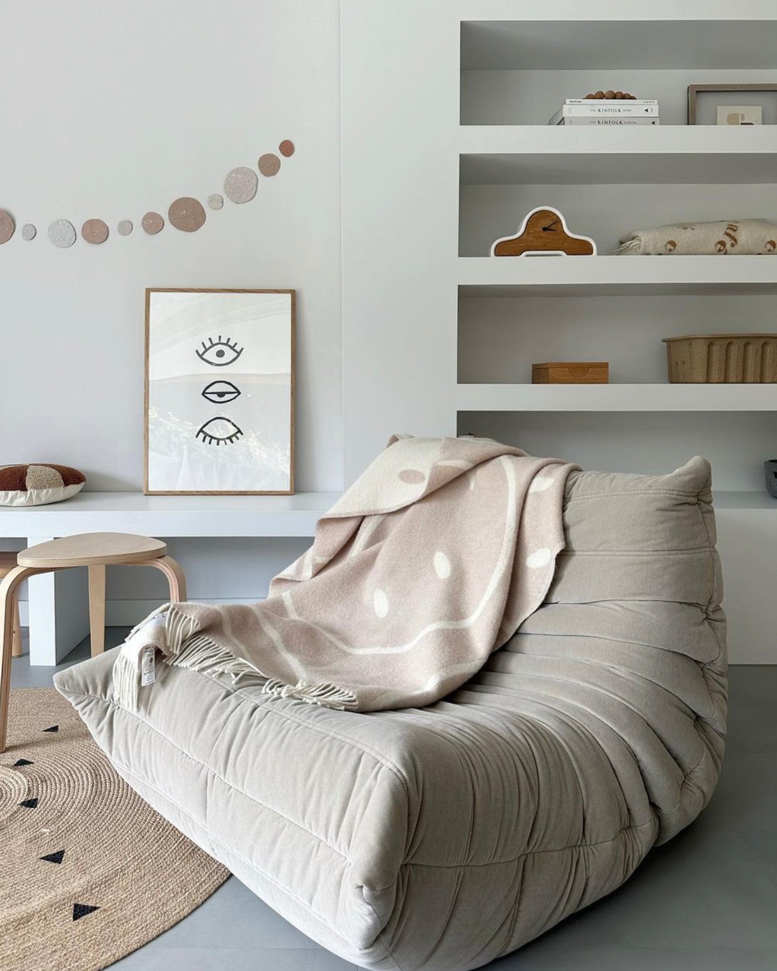 Blanket SMILEY White / Grey Print 4.25 x 6.5 ft - Arte House