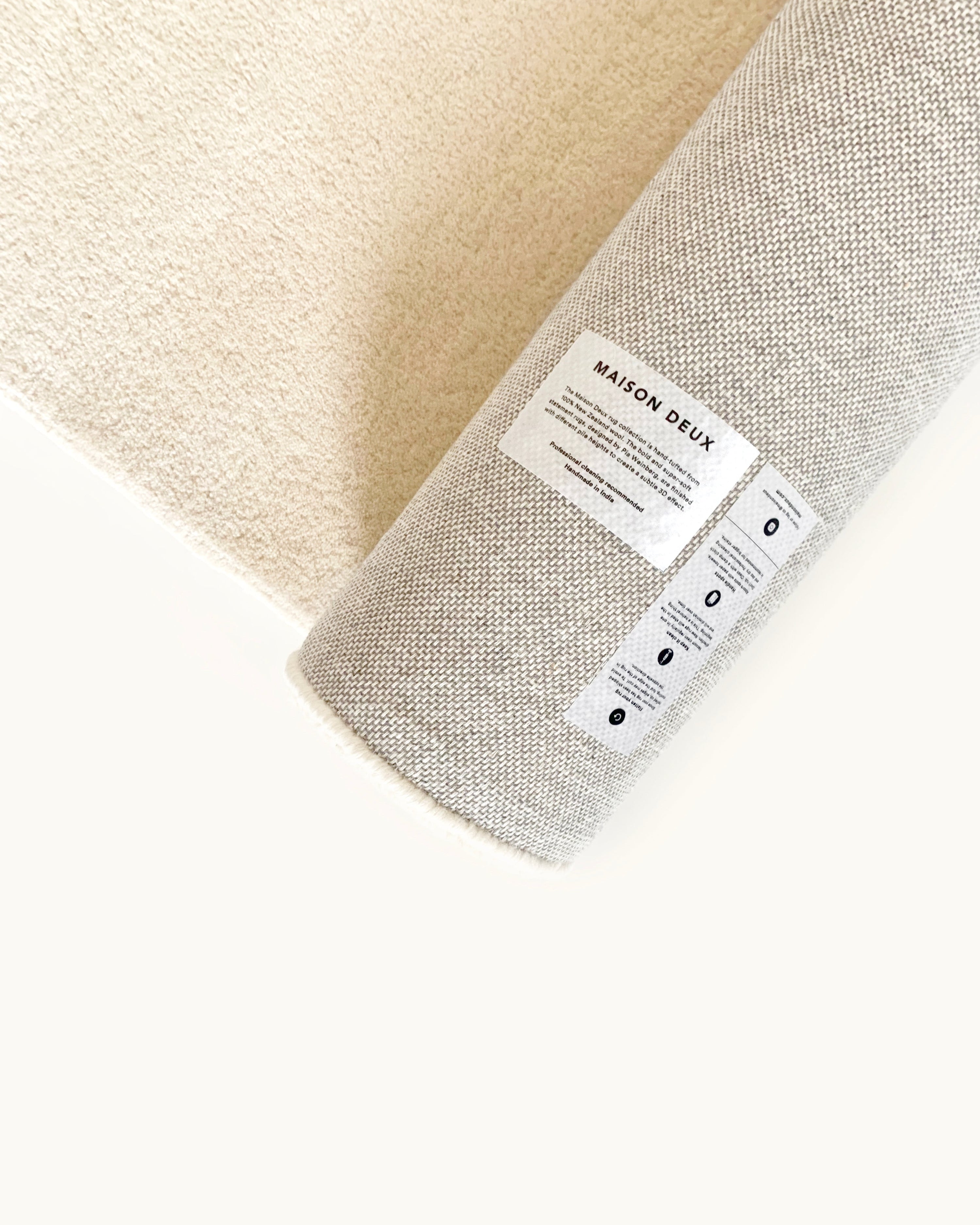 Rug SOLID Off White 5.6 x 7.9 ft - Arte House
