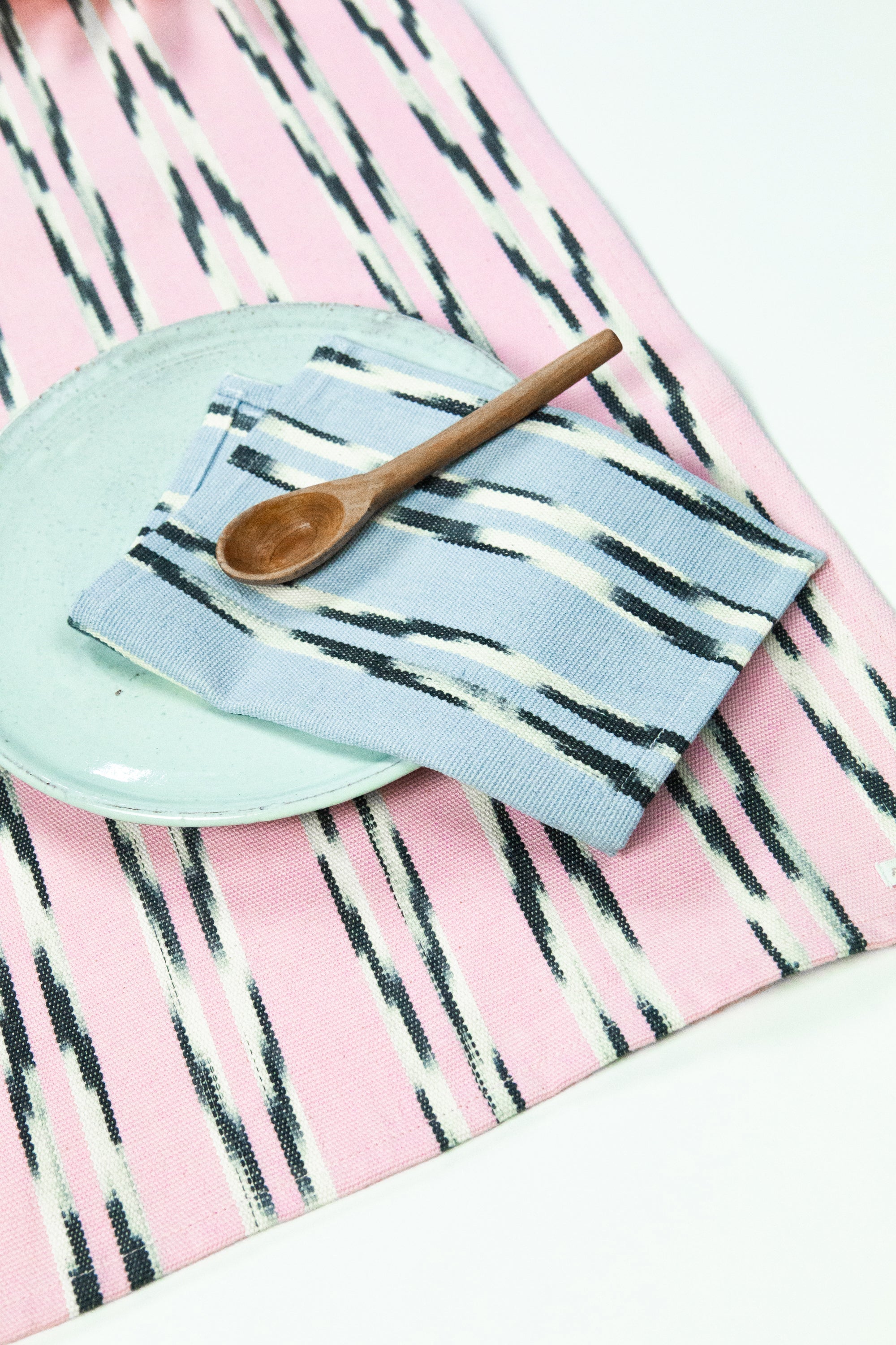 Xela Light Pink Jaspe Table Runner - Arte House