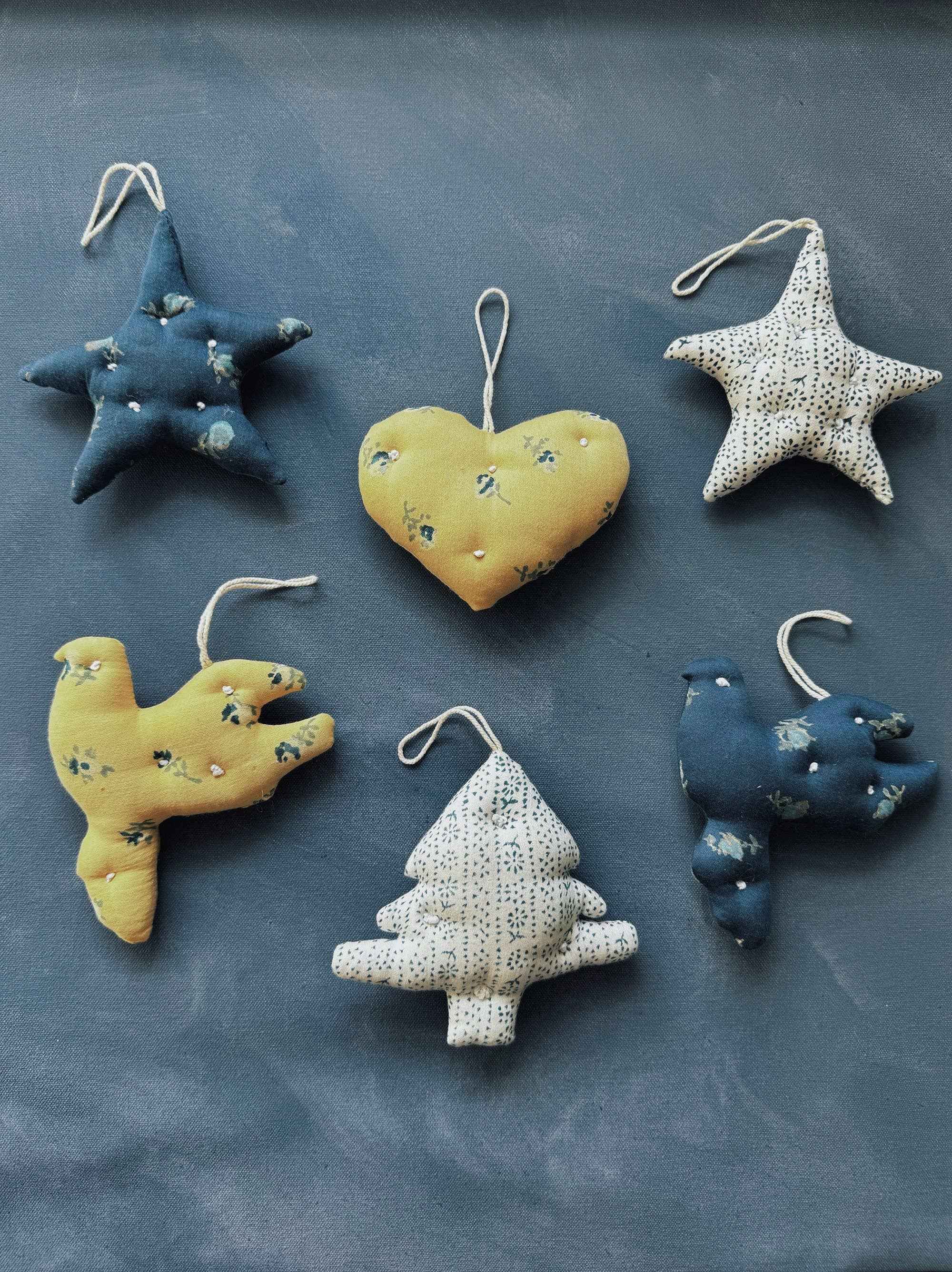 Peace Dove Ornament, Ditsy Rose Straw