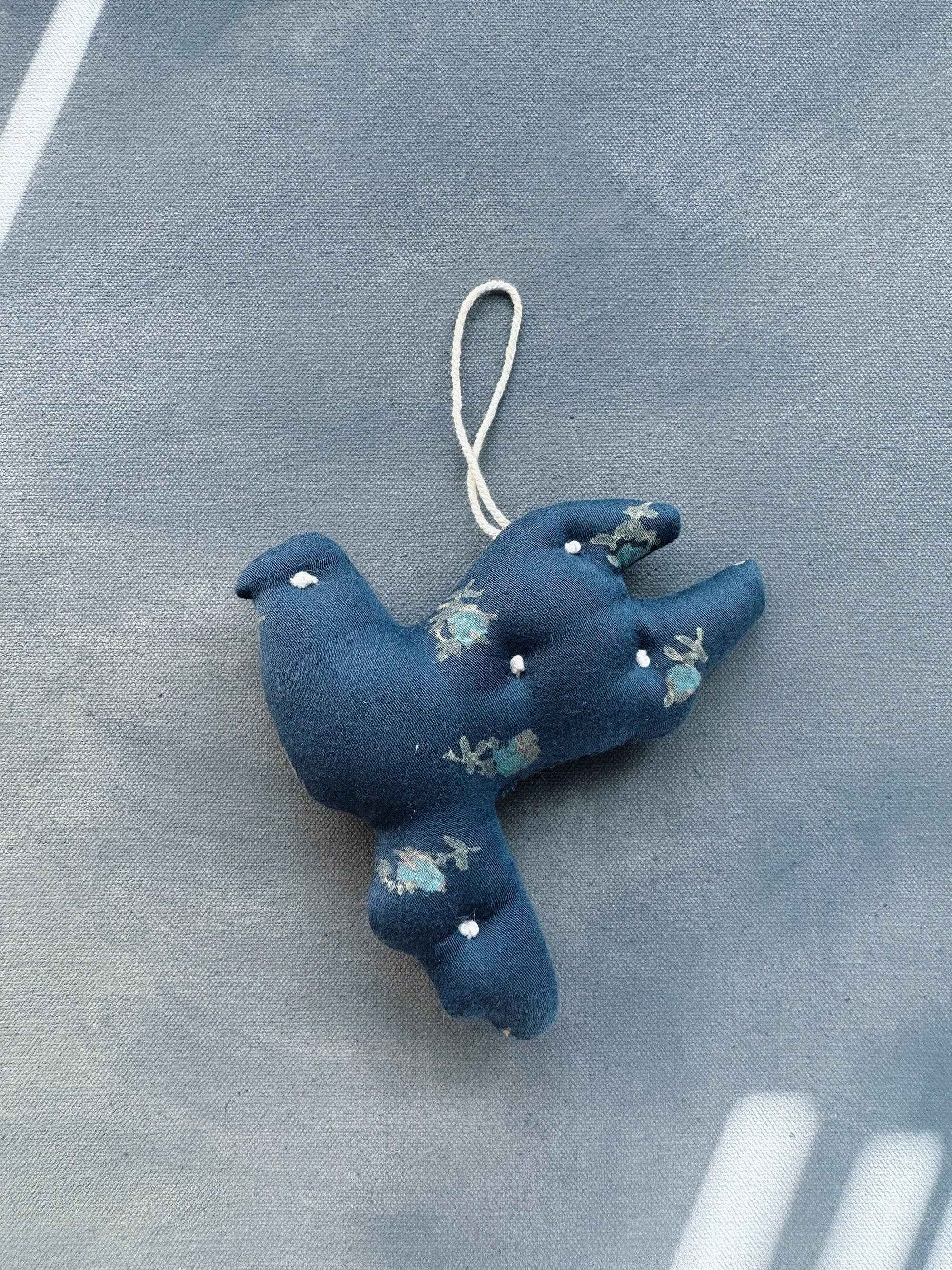 Peace Dove Ornament, Ditsy Rose Lake