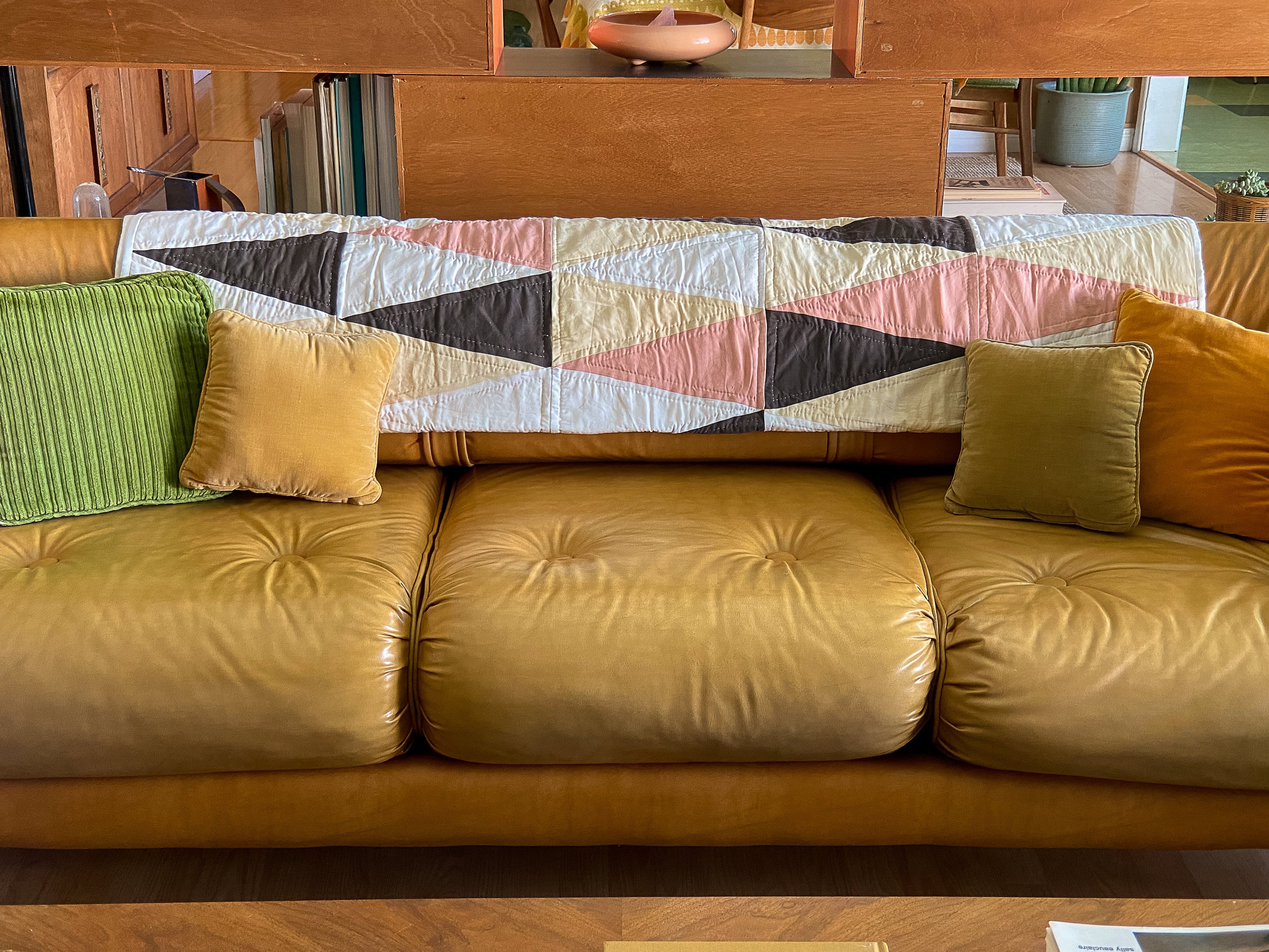 PeaceQuilts Special Edition Quilt - Triangles - Arte House
