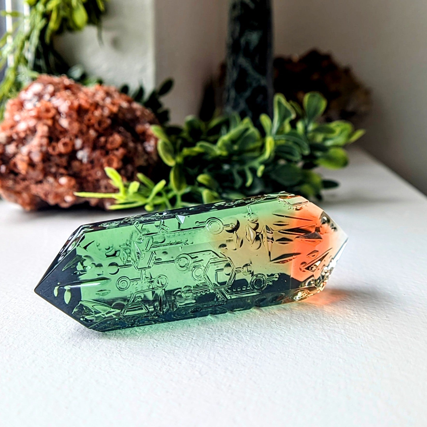 Murdoc "Molecular Decoded Crystal" Paperweight - Arte House
