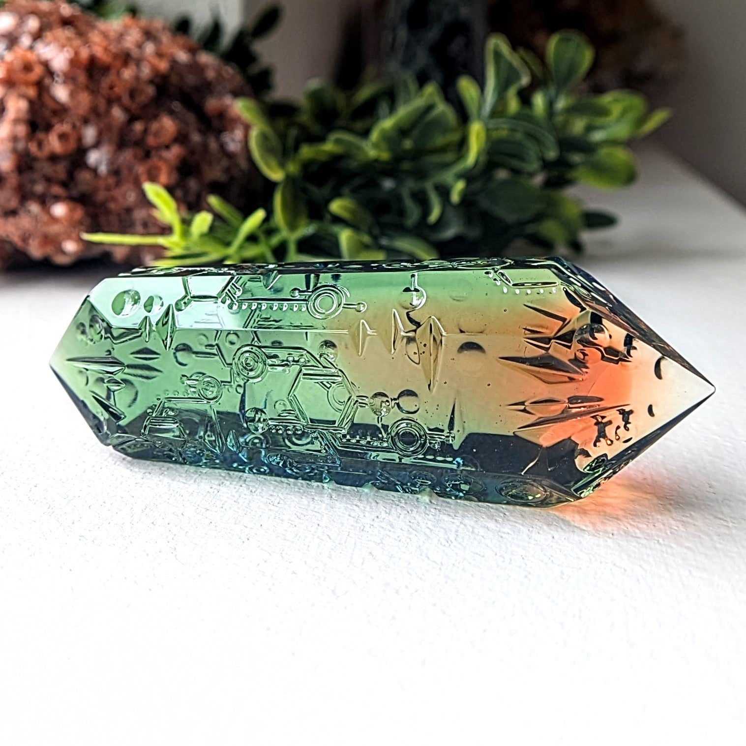 Murdoc "Molecular Decoded Crystal" Paperweight - Arte House