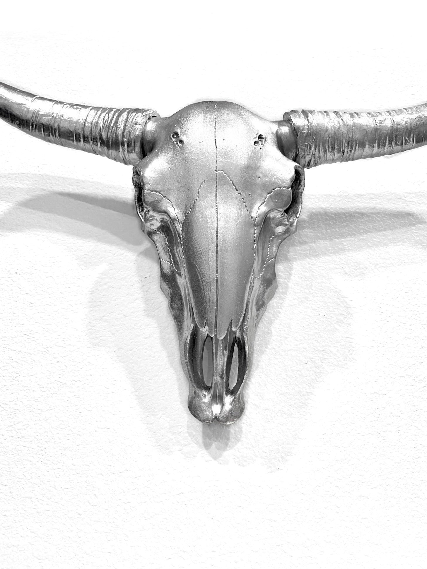 OVERSIZED METALLIC SILVER BULL SKULL - Arte House