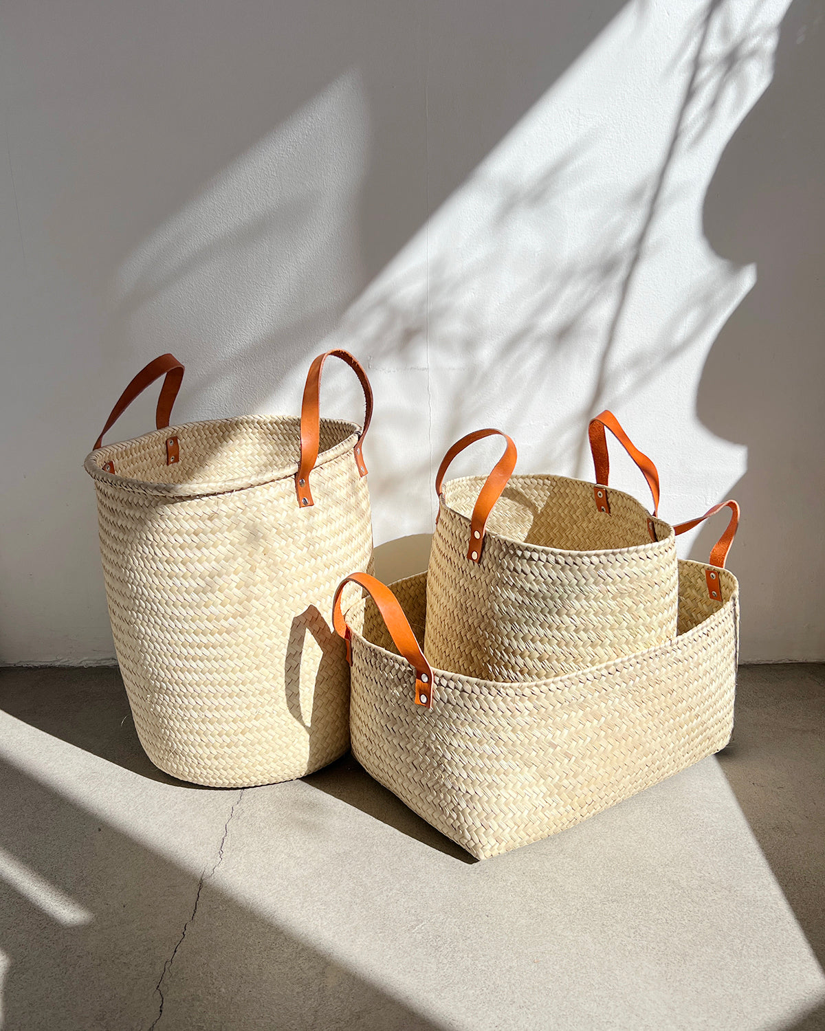 Round Woven Palm Baskets with Leather Handles - Arte House