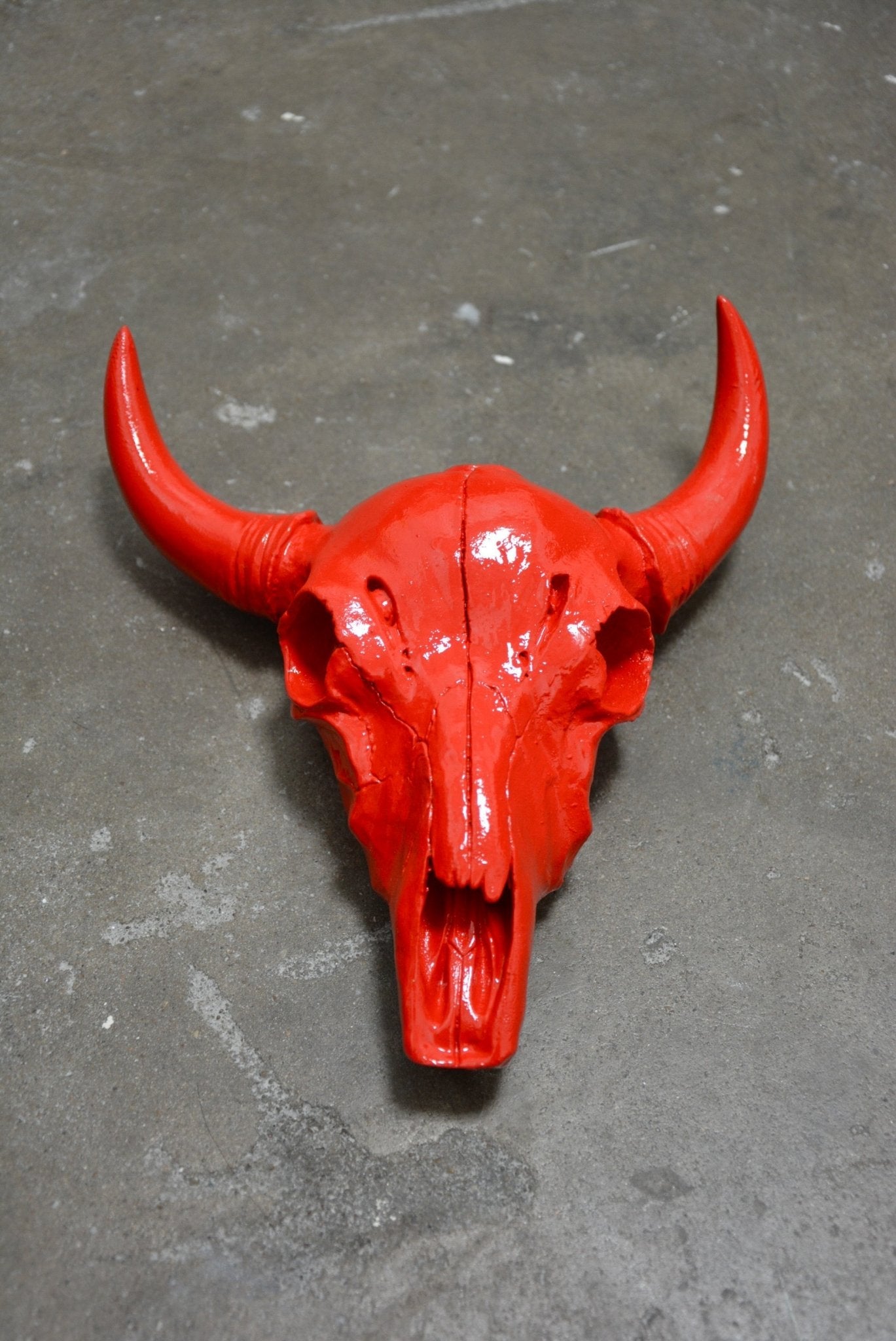 SAVAGE CHERRY RED BULL SKULL - Arte House