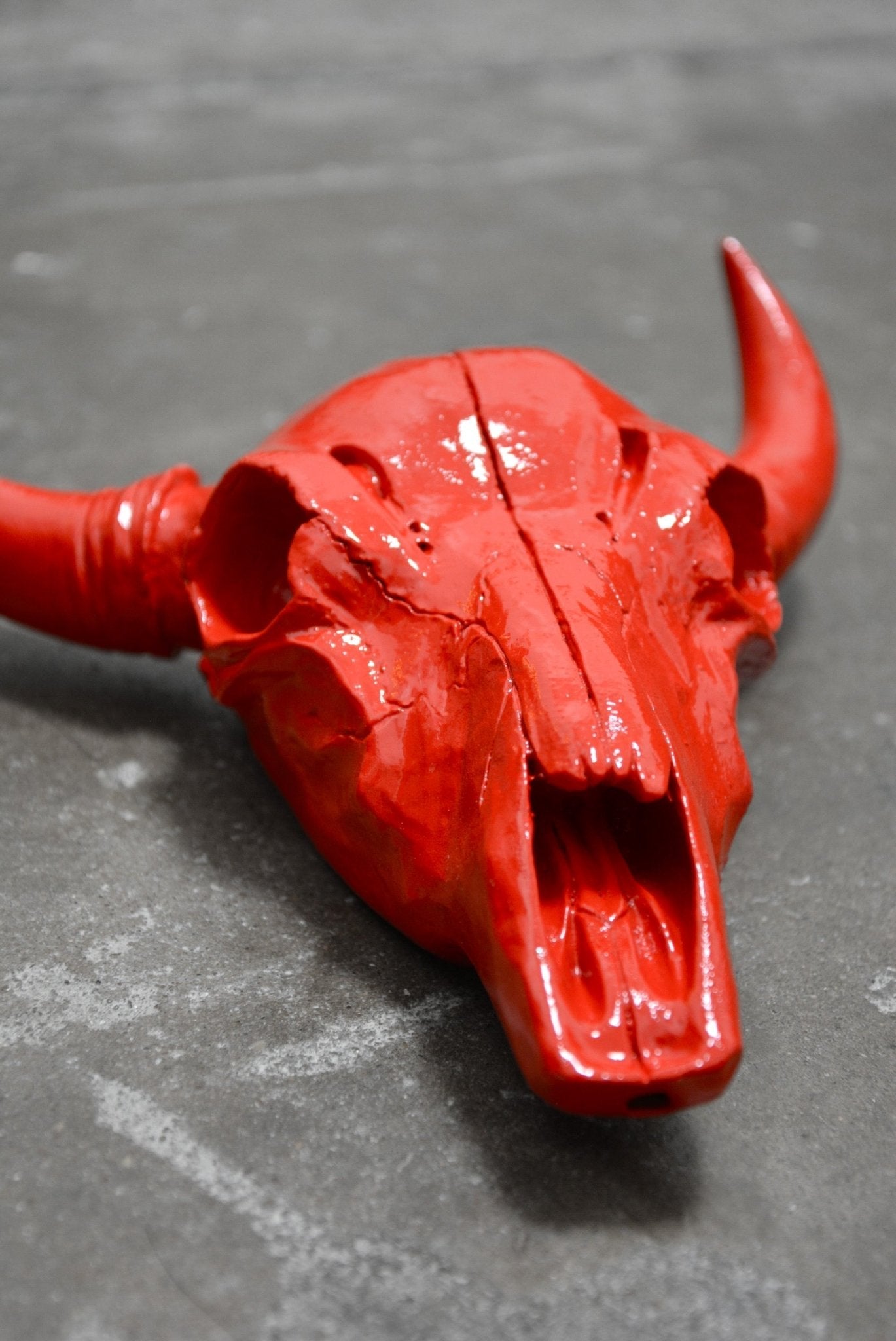SAVAGE CHERRY RED BULL SKULL - Arte House