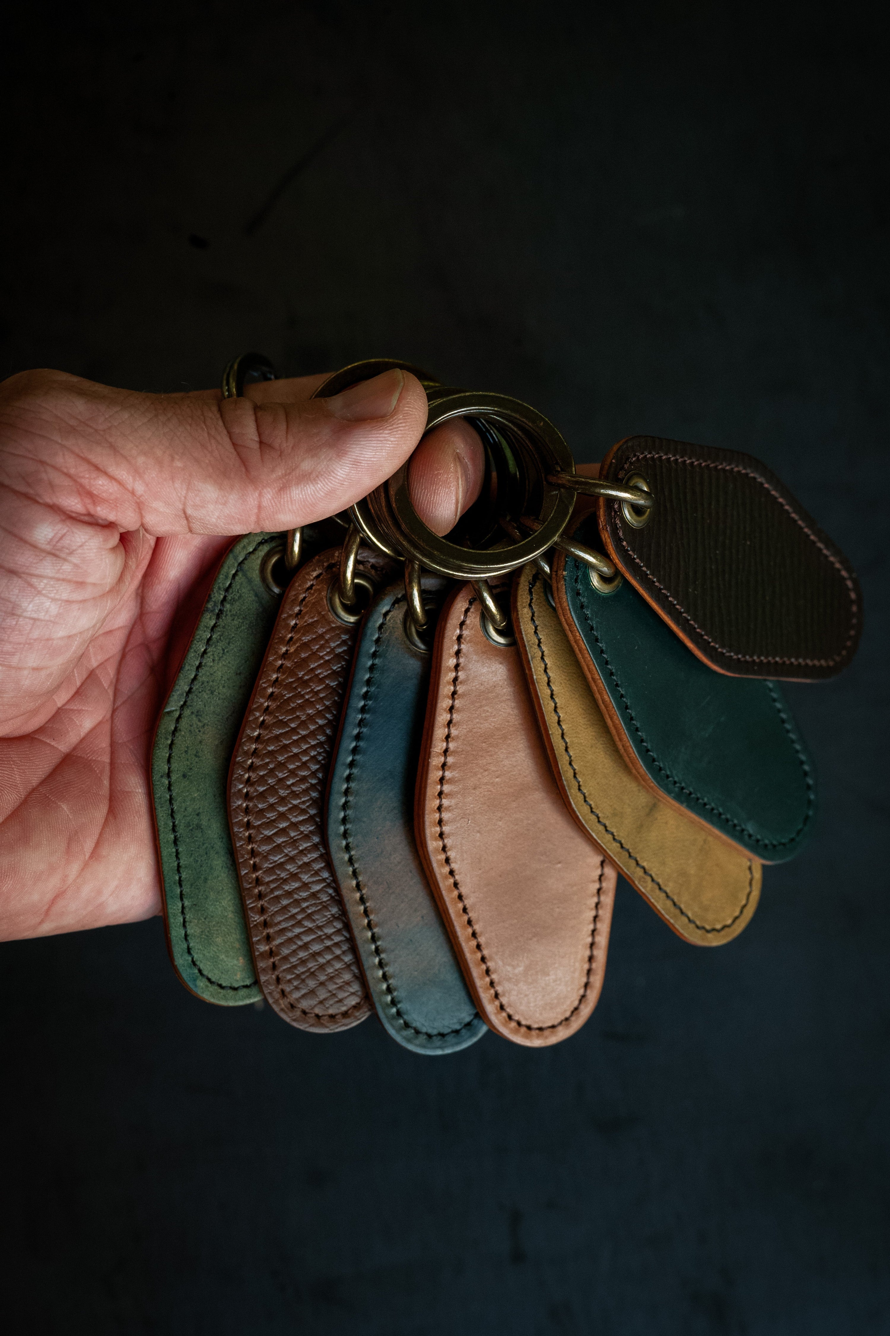Motel Key Ring - Dark Cognac Hatchgrain Shell Cordovan - Arte House
