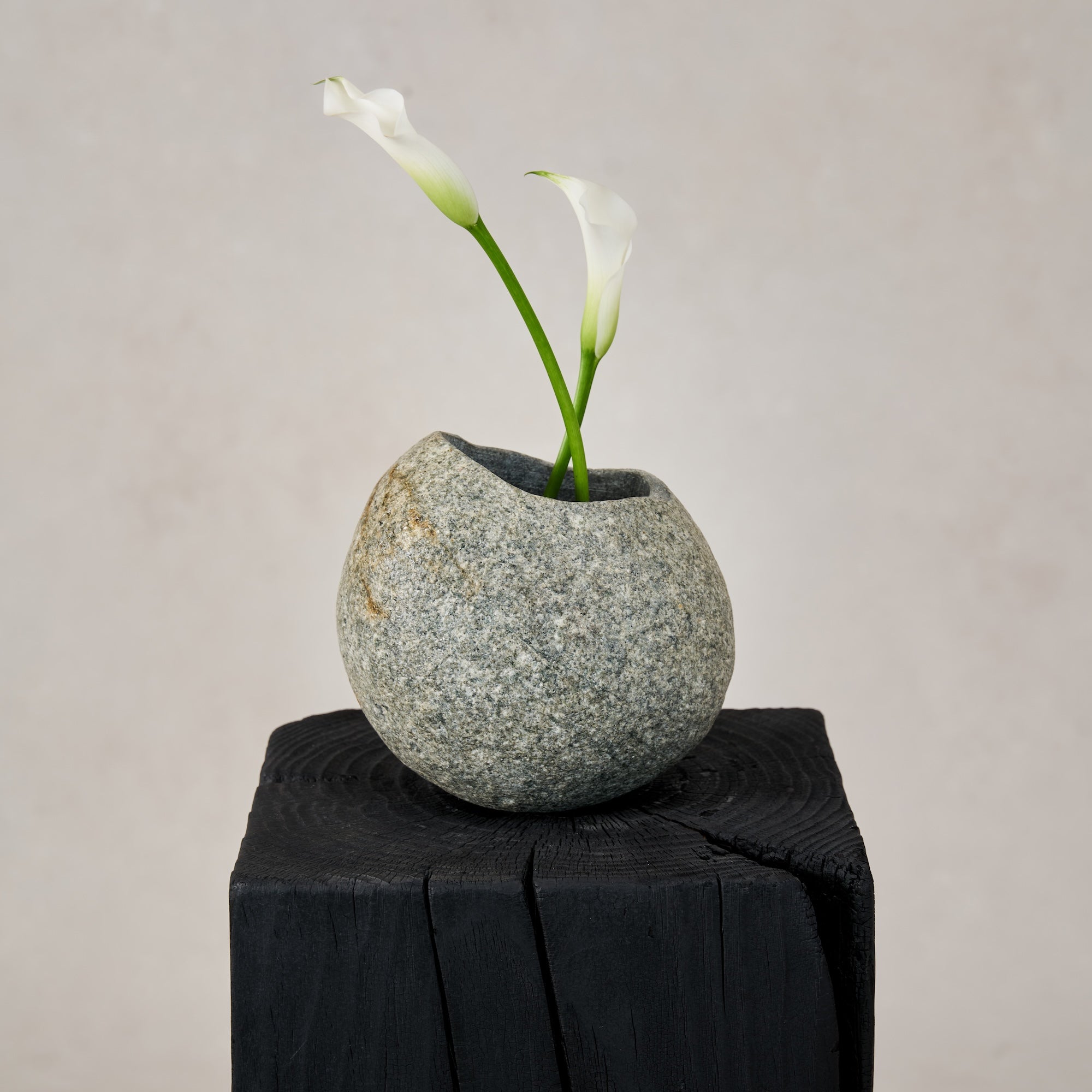 River Stone Vase - Arte House