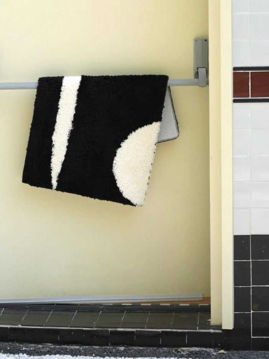 Ultra Soft Contemporary Abstract Bath Rug, Absorbent, Anti-slippery Mat